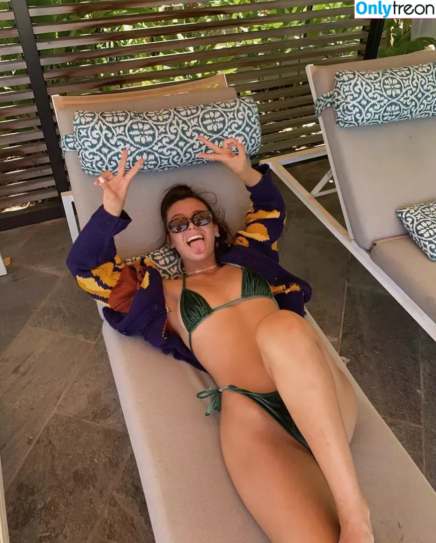 Emma Chamberlain nude photo #0188 (emmachamberlain)