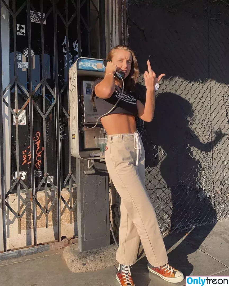 Emma Chamberlain голая photo #0204 (emmachamberlain)