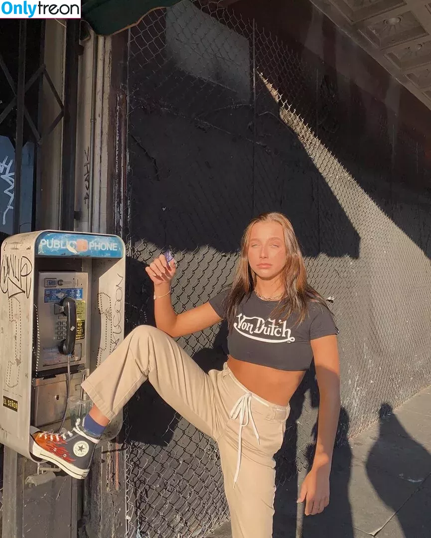 Emma Chamberlain голая photo #0210 (emmachamberlain)