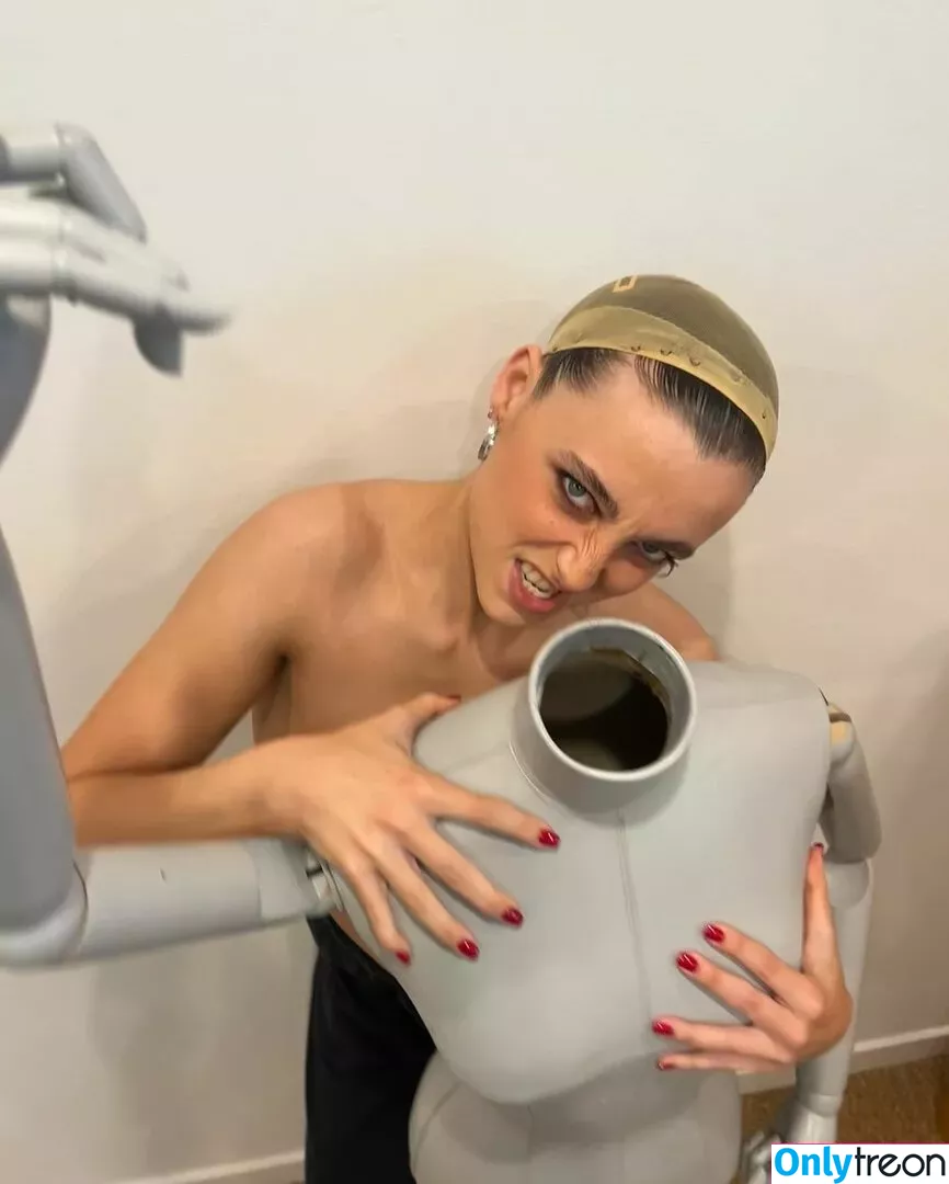 Emma Chamberlain голая photo #0265 (biancasotelo14 / emmachamberlain)