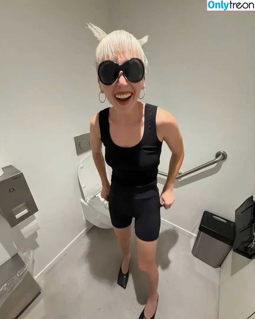 Emma Chamberlain голая photo #0634 (emmachamberlain)