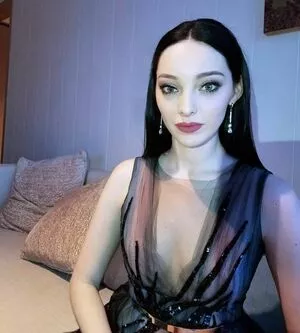 Emma Dumont / emmadumont nude photo #0010