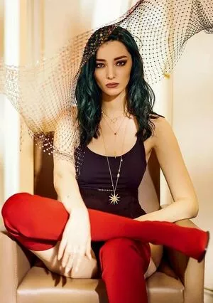 Emma Dumont / emmadumont nude photo #0023