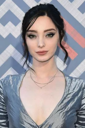 Emma Dumont / emmadumont nude photo #0033