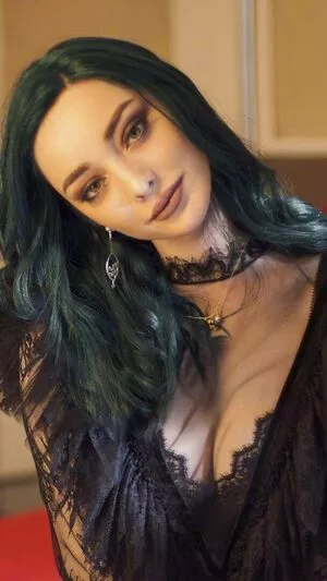 Emma Dumont / emmadumont nude photo #0053