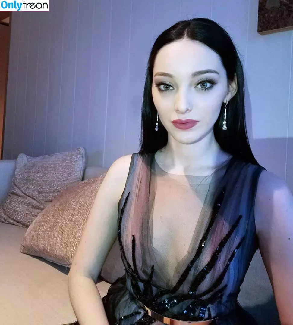 Emma Dumont nude photo #0010 (emmadumont)