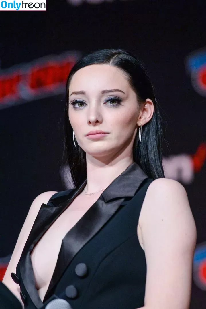 Emma Dumont nude photo #0012 (emmadumont)