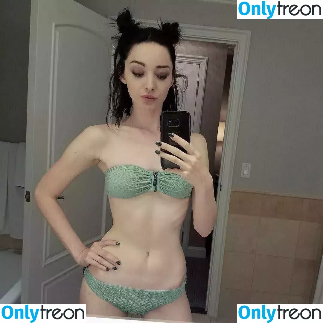 Emma Dumont nude photo #0022 (emmadumont)