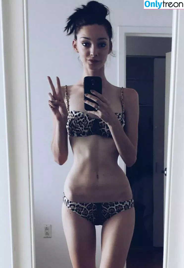 Emma Dumont nude photo #0028 (emmadumont)