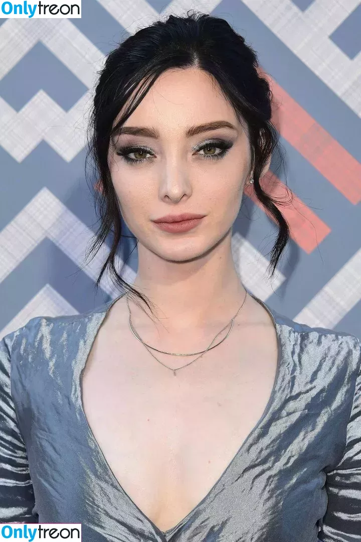 Emma Dumont nude photo #0033 (emmadumont)