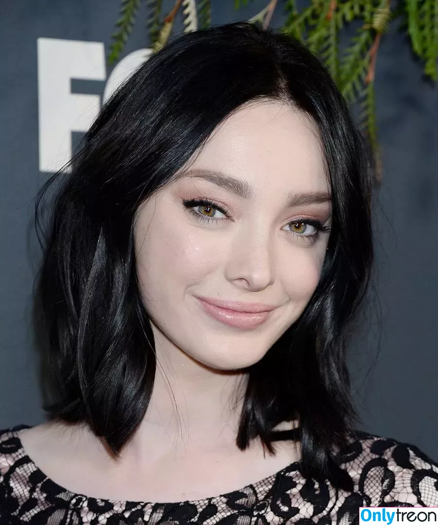 Emma Dumont nude photo #0039 (emmadumont)