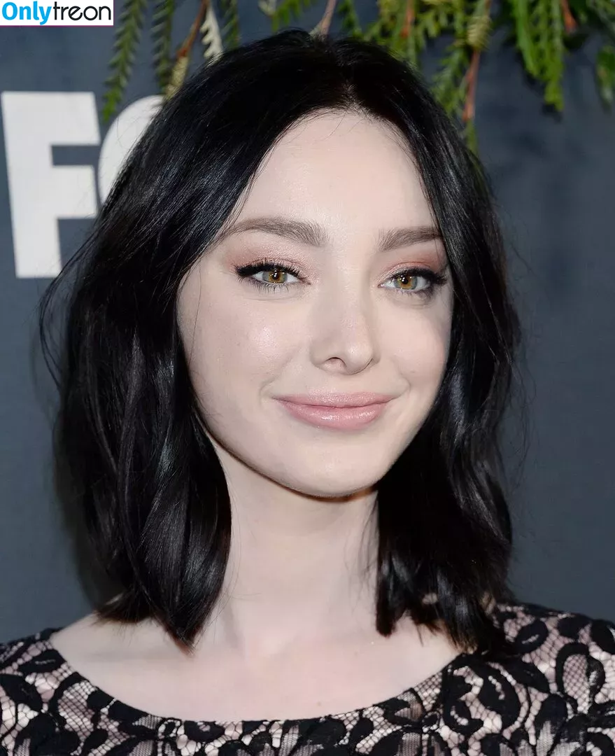 Emma Dumont голая photo #0041 (emmadumont)