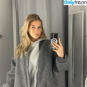 Emma Fischer / emmasophxeew nude photo #0006