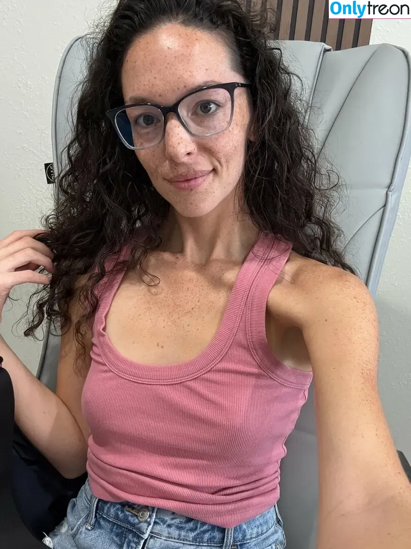 Emma Hall nude photo #0015 (emma-hall / emmaahall5 / emmahallyall / emmanovak)