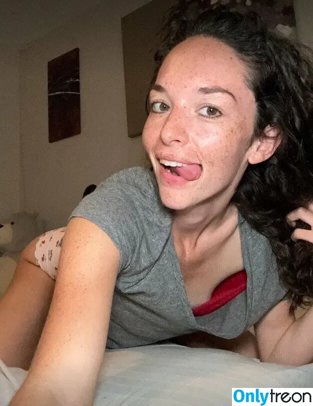 Emma Hall nude photo #0016 (emma-hall / emmaahall5 / emmahallyall / emmanovak)