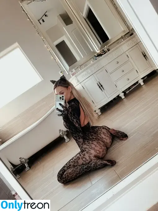 Emma Hix nude photo #1590 (EMMAHIXOFFICIAL / emmahix_xo)