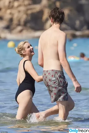 Emma Roberts / emmalee1996 / emmaroberts nude photo #1242
