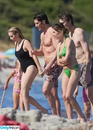 Emma Roberts / emmalee1996 / emmaroberts nude photo #1261