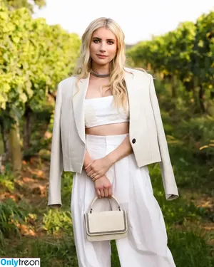 Emma Roberts / emmalee1996 / emmaroberts nude photo #1321