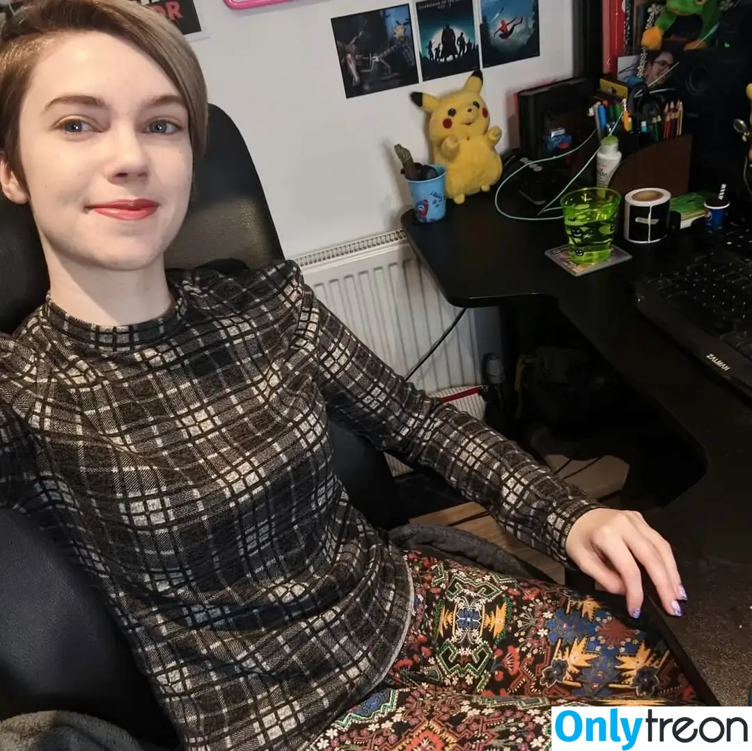 Emma Thorne nude photo #0044 (EmmaThorneVideos / emmainashes / emmathorne1)