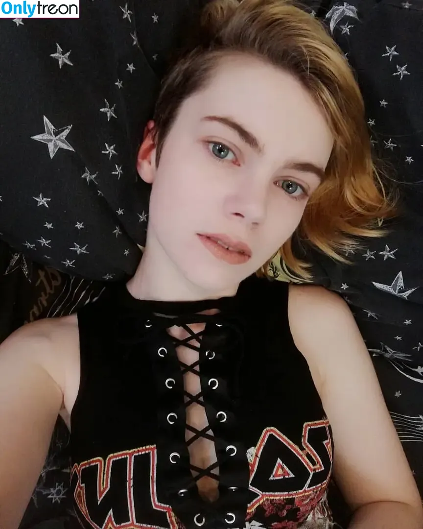 Emma Thorne nude photo #0051 (EmmaThorneVideos / emmainashes / emmathorne1)