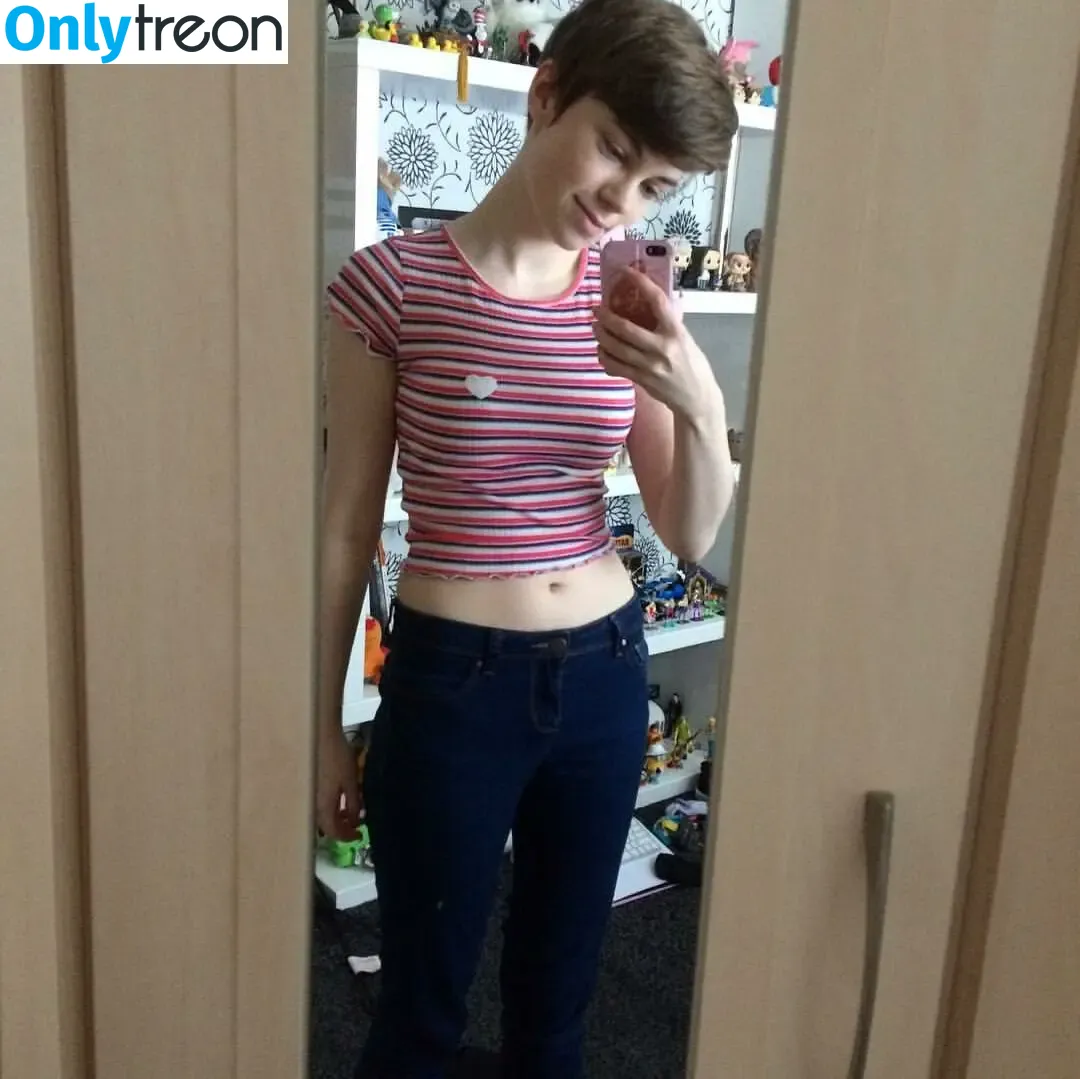 Emma Thorne nude photo #0053 (EmmaThorneVideos / emmainashes / emmathorne1)