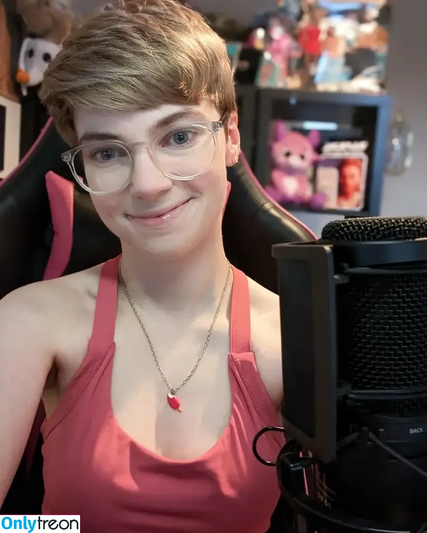 Emma Thorne nude photo #0058 (EmmaThorneVideos / emmainashes / emmathorne1)