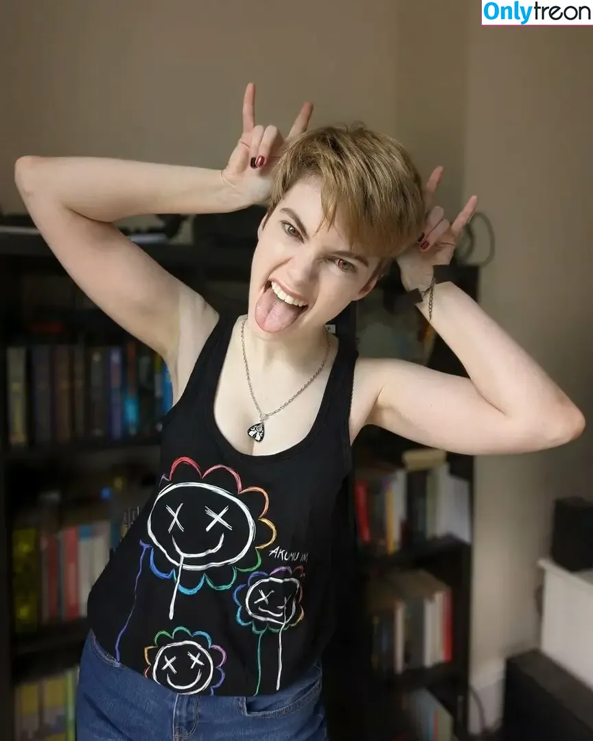 Emma Thorne nude photo #0060 (EmmaThorneVideos / emmainashes / emmathorne1)