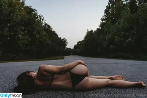 emma.xxxhibition / emmaurt nude photo #0041