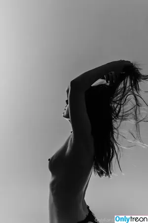 emma.xxxhibition / emmaurt nude photo #0056