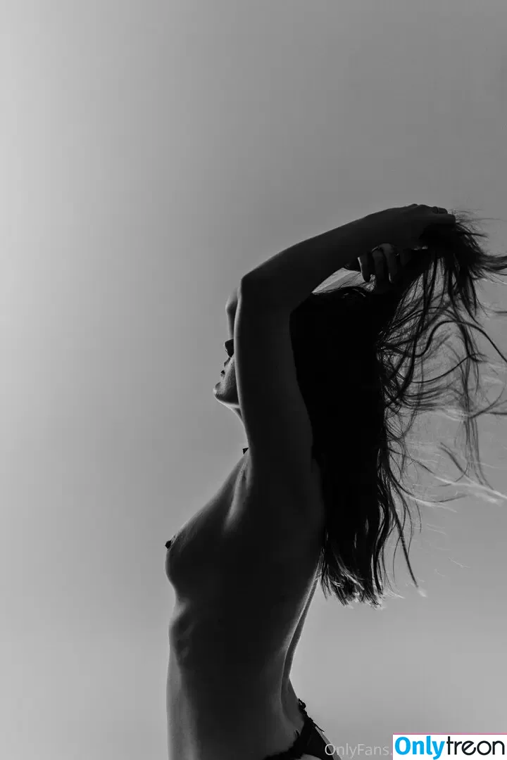 emma.xxxhibition nude photo #0056 (emmaurt)