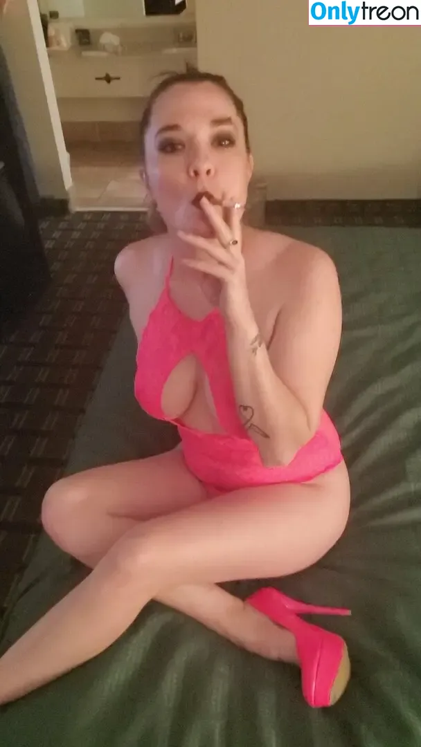 emmacantquit nude photo #0081 (emmacantquit)
