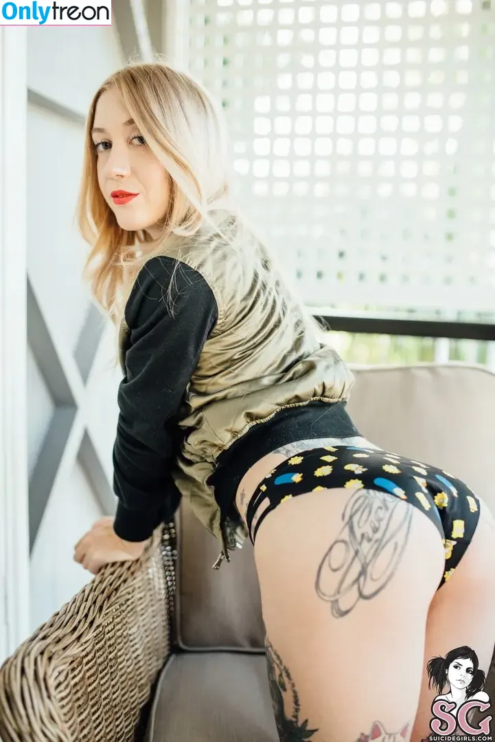 Emmameow nude photo #0001 (emmameows / emmammayo)