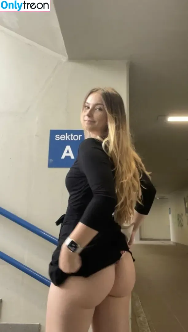 Emmammayo nude photo #0040 (Emmammayo)