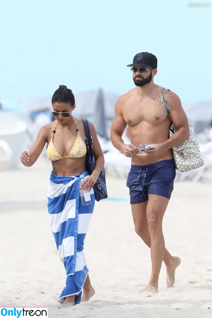Emmanuelle Chriqui nude photo #0929 (Emmanuelle / echriqui)