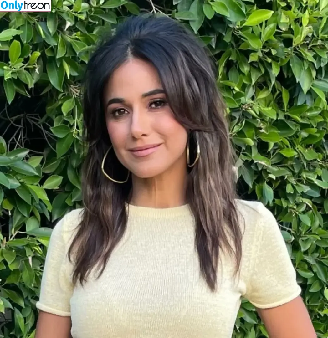 Emmanuelle Chriqui nude photo #0978 (Emmanuelle / echriqui)