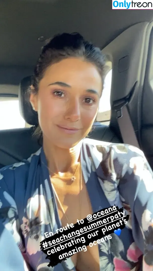 Emmanuelle Chriqui nude photo #0981 (Emmanuelle / echriqui)
