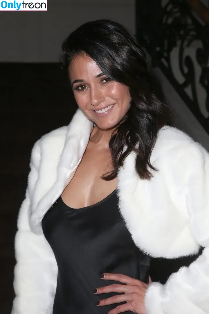 Emmanuelle Chriqui nude photo #1083 (Emmanuelle / echriqui)
