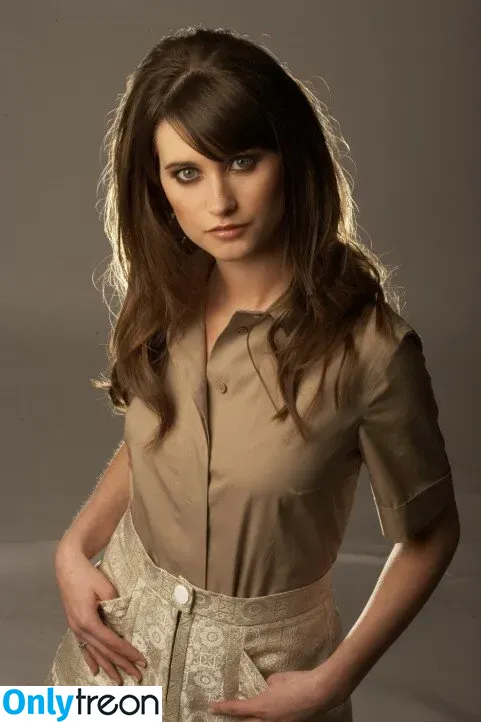 Emmerdale's Charley Webb nude photo #0038 (miss_charleywebb)