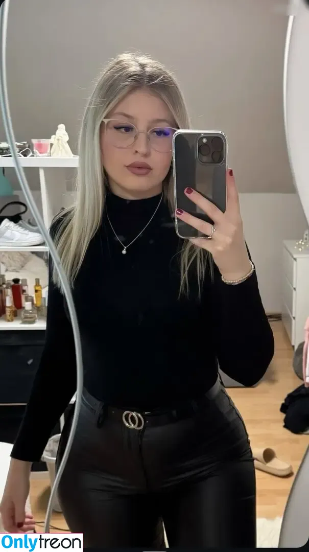 emmi.krii nude photo #0150 (emmi.krii)