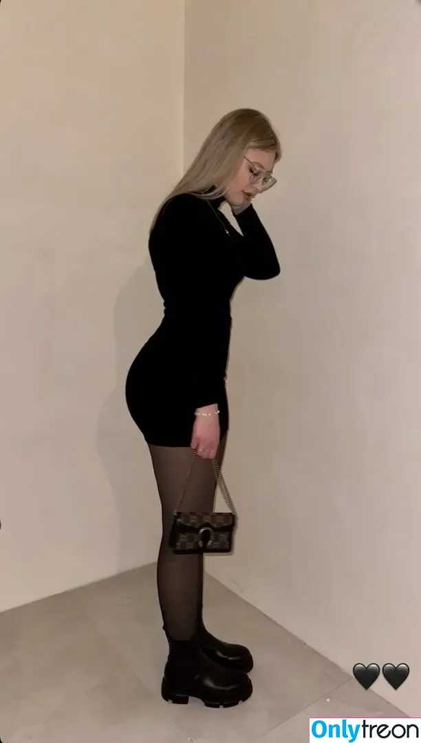emmi.krii nude photo #0152 (emmi.krii)