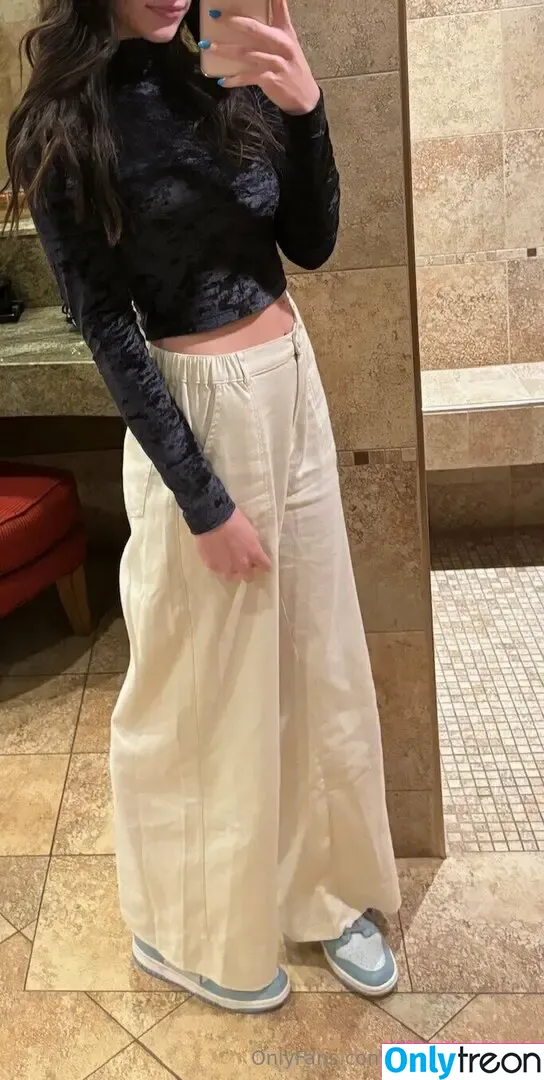 emmiejohnson nude photo #0050 (emmie_johnston)