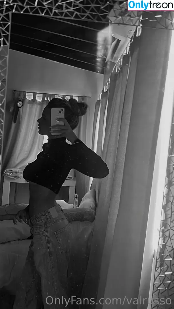 emmitajones nude photo #0004 (emjones)
