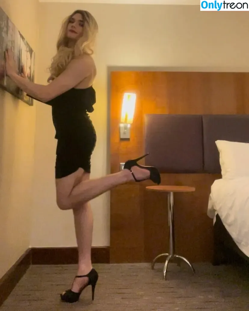 Emmy Harper голая photo #0005 (cdemmyharper / harperxemx)