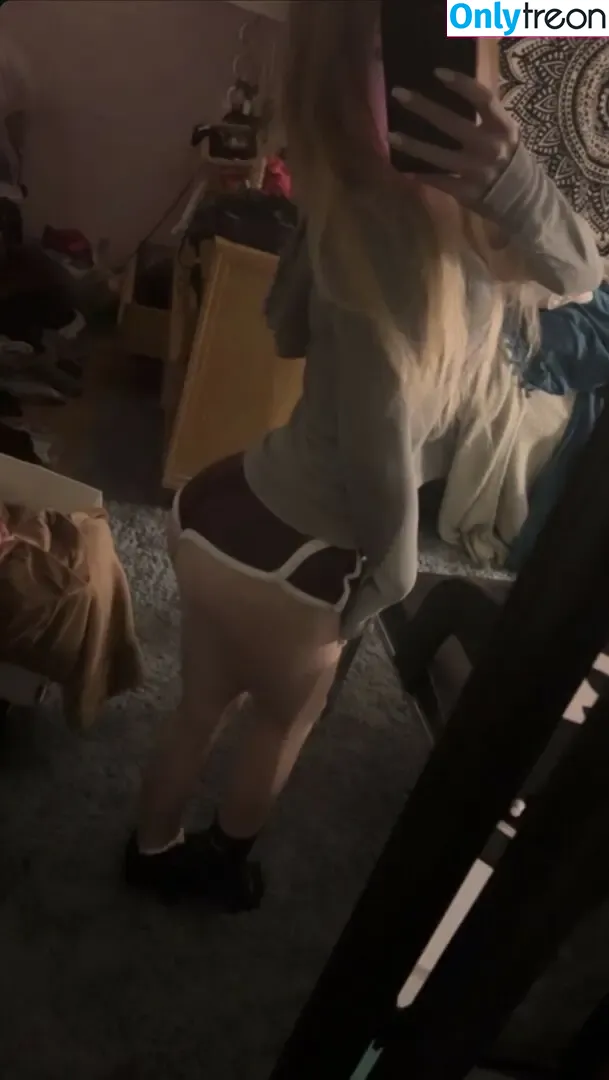 Emmy Moore nude photo #0102 (emilymooreok / emmymooreee / sxemmy)