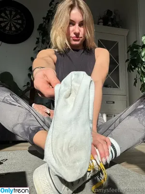 emmyfeetandsocks / theluckyguy_efs nude photo #0182