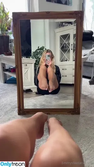 emmyfeetandsocks / theluckyguy_efs nude photo #0223