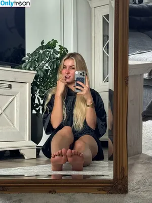 emmyfeetandsocks / theluckyguy_efs nude photo #0247