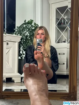 emmyfeetandsocks / theluckyguy_efs nude photo #0249