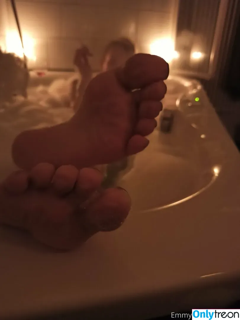 emmyfeetandsocks голая photo #0047 (theluckyguy_efs)
